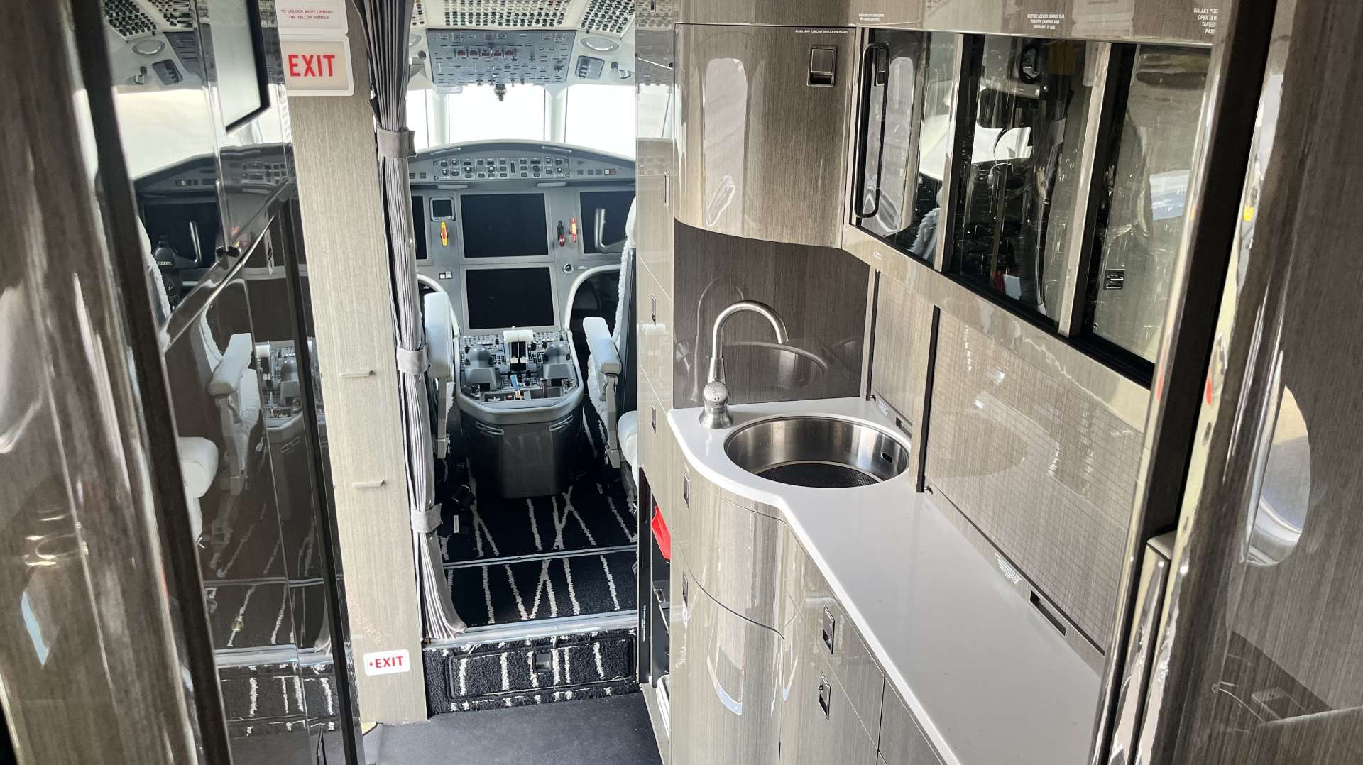 Falcon 2000EX Experience Private Flight