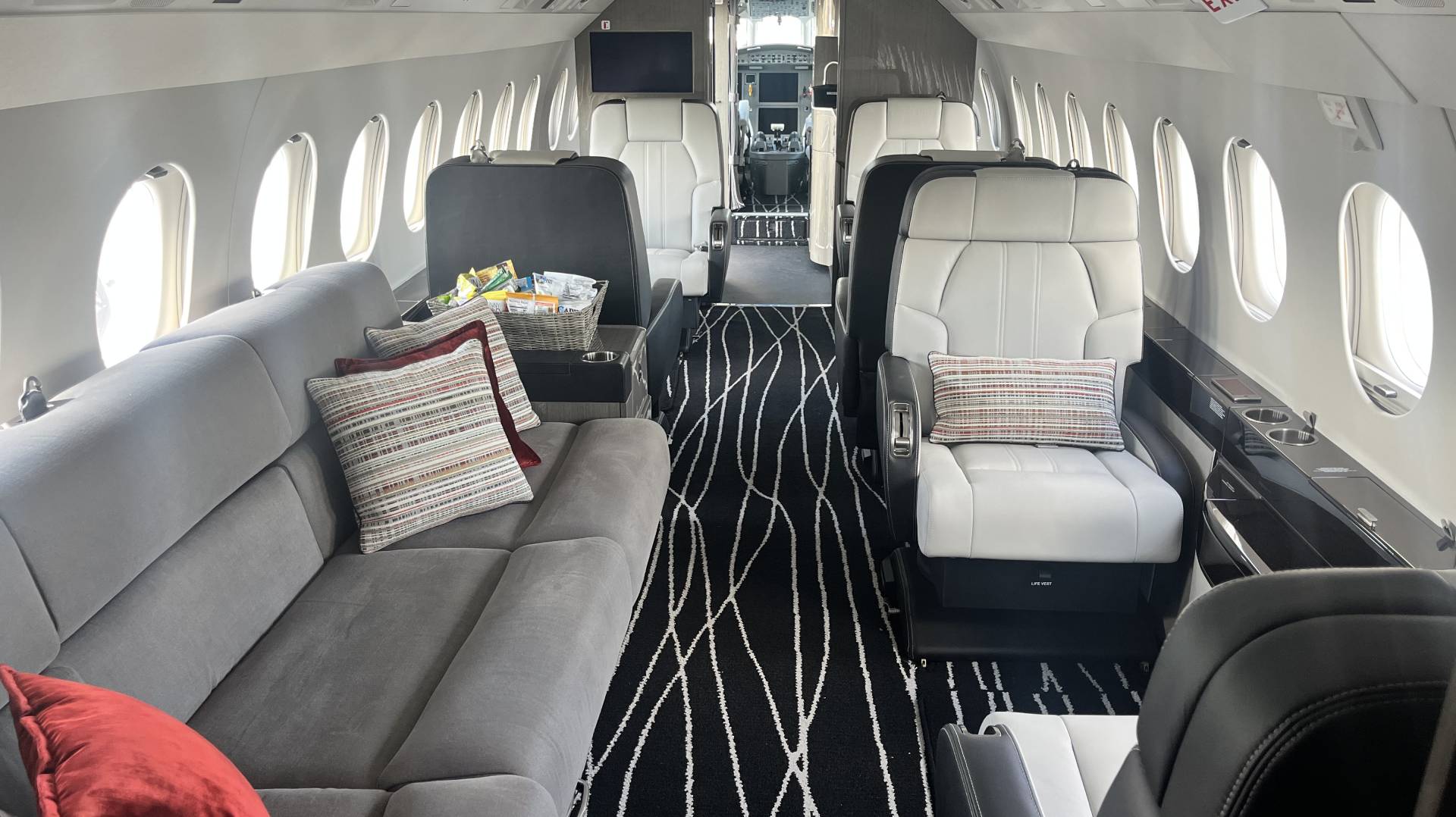 Falcon 2000EX Aircraft Reservation 