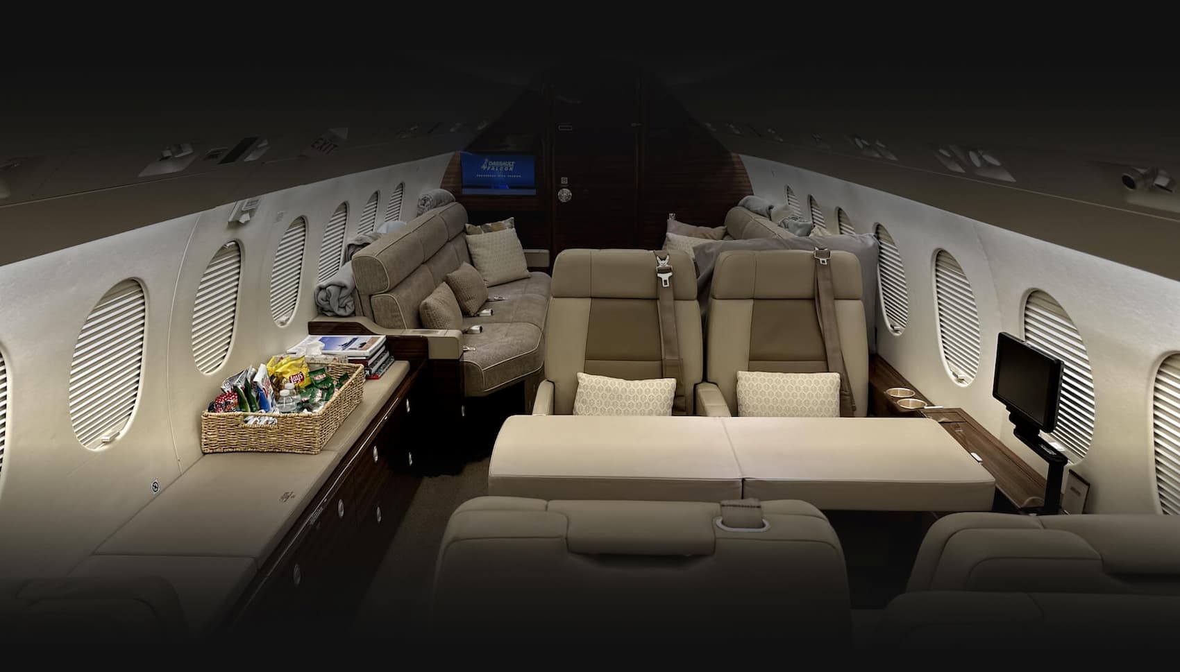 Aircraft Falcon 900EX Jet