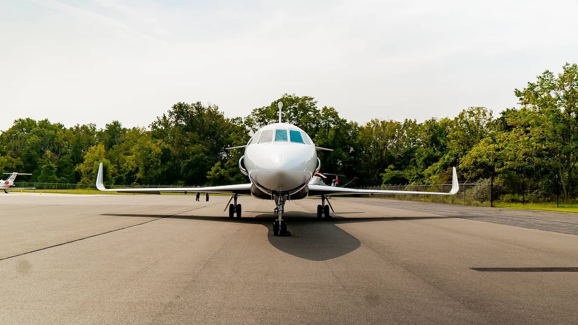 Falcon 900LX - N711TQ - Front View